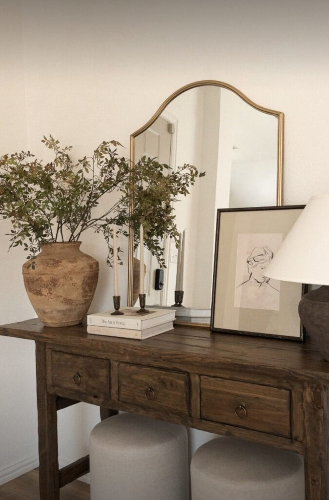 Miroir tableau vase bougie dans l’esprit cottage british