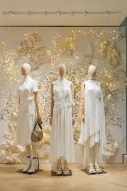 Vitrine de Fanny Jin avec 3 mannequins